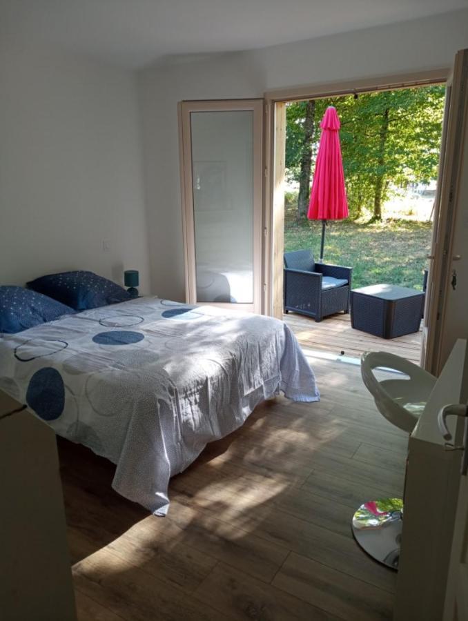 Chambre Au Calme Entouree Par La Nature. サン・レオン・シュル・ヴェゼール エクステリア 写真