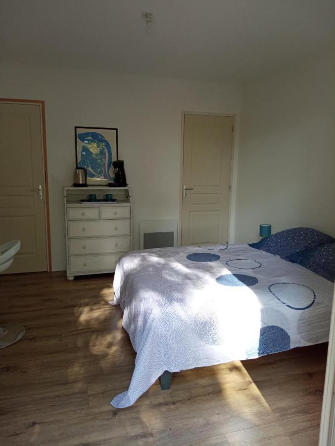 Chambre Au Calme Entouree Par La Nature. サン・レオン・シュル・ヴェゼール エクステリア 写真